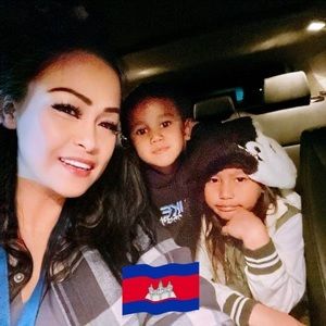 Meet your Posher, Asina